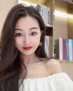 禅城蜜桃臀美琪