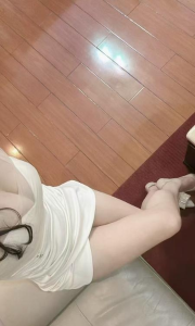 黑丝骚气十足小姐姐