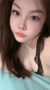 南门性感大胸妹子