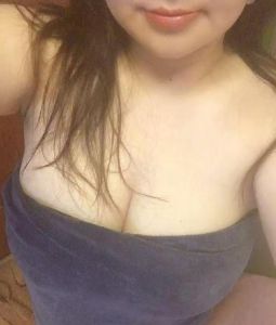 园区巨乳川妹