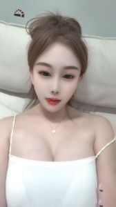 肤白貌美大胸妹