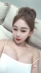 肤白貌美大胸妹