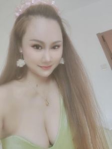 骚气E奶小姐姐