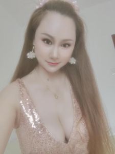 骚气E奶小姐姐