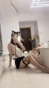 美腿美胸的御姐