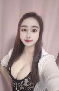 花都台风天巨乳少妇