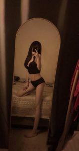 身材苗条肤白小希