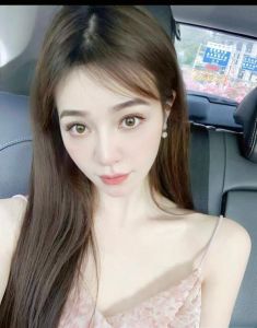 朝阳镜前小妖精彤彤