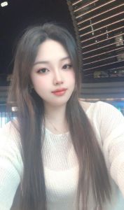 大胸小美女
