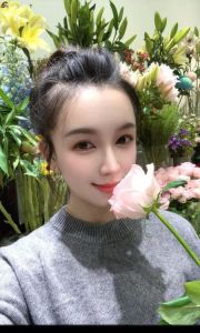 气质绝佳的美女伊伊
