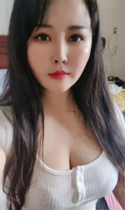 肤白肥臀骚妇