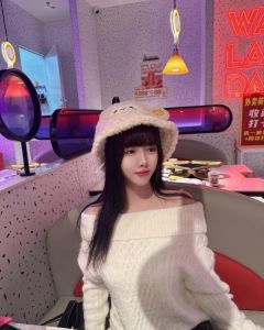 精致漂亮性感小女友