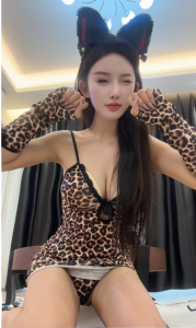 172纯欲车模