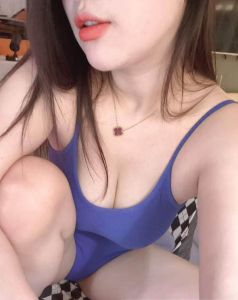 喷水小白娜