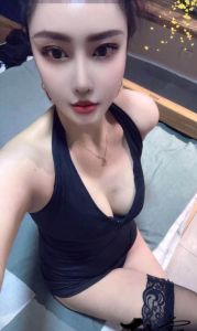圆润挺翘小姐姐