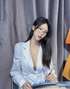 长腿翘臀风骚女郎