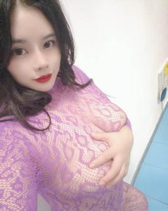 大胸妹子