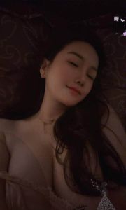 混血大胸颜值老师