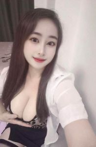 丰乳巨臀美少妇