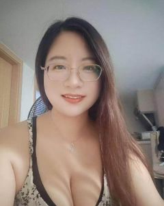 良家脸巨乳少妇