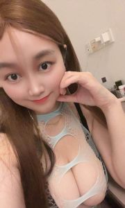返食西乡白嫩巨乳允儿