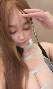 返食西乡白嫩巨乳允儿