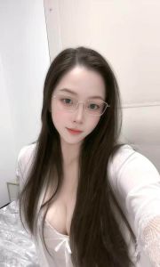 长腿明媚儿
