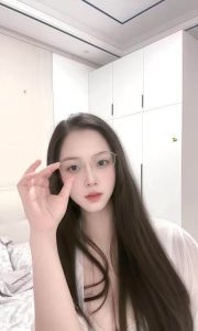 长腿明媚儿