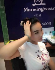 大胸贝贝莞式服务