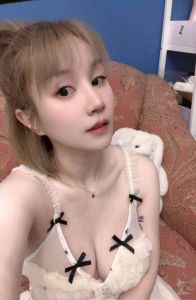 服务系肤白波软妹子
