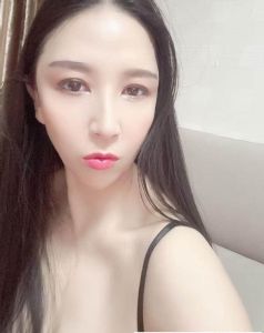 汉口大奶舌吻小姐姐