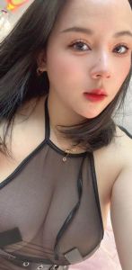 重吻奶霸小骚货