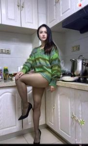 会跳钢管舞的性感青青