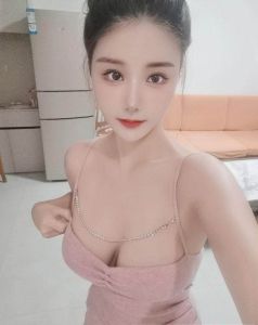 服务系性感美乳绾绾