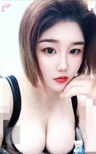 东门短发性感小少妇
