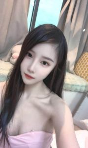 清纯苗条女友感妹子