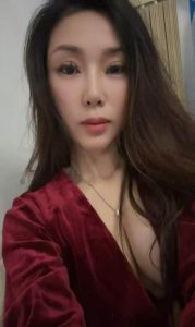 南开妩媚女人