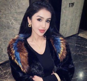 维族美女米娜