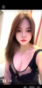 瑶海冷白皮巨乳骚妹
