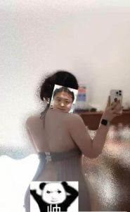 爱穿情趣小少妇