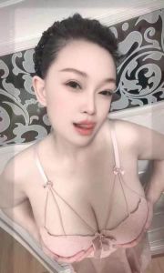 大灯轻熟女