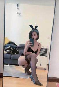 短发气质御姐
