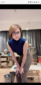 美腿短发姐姐
