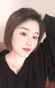 东门短发性感少妇
