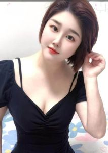 东门短发性感少妇