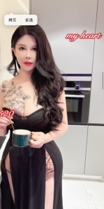 纹身大奶玫瑰