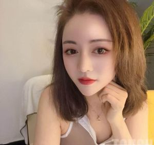 服务女王伊玲