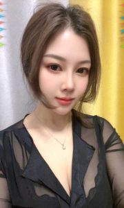 翘臀人妻小娜