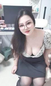 梅花园丰满少妇