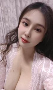 岛内巨乳E莉莉